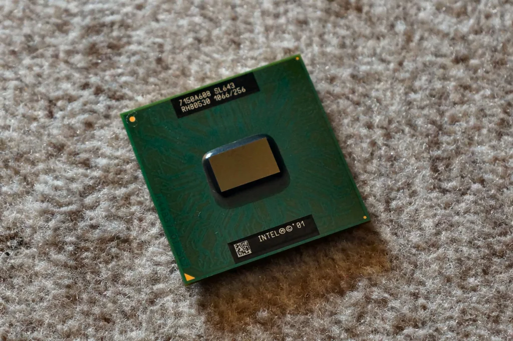 Alter Intel Prozessor aus dem Jahr 2001